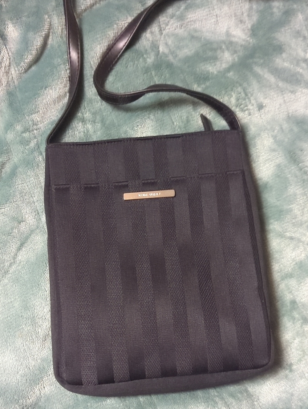 13-Nine West Black Vertical-Stripe Crossbody Bag. Pre-loved.